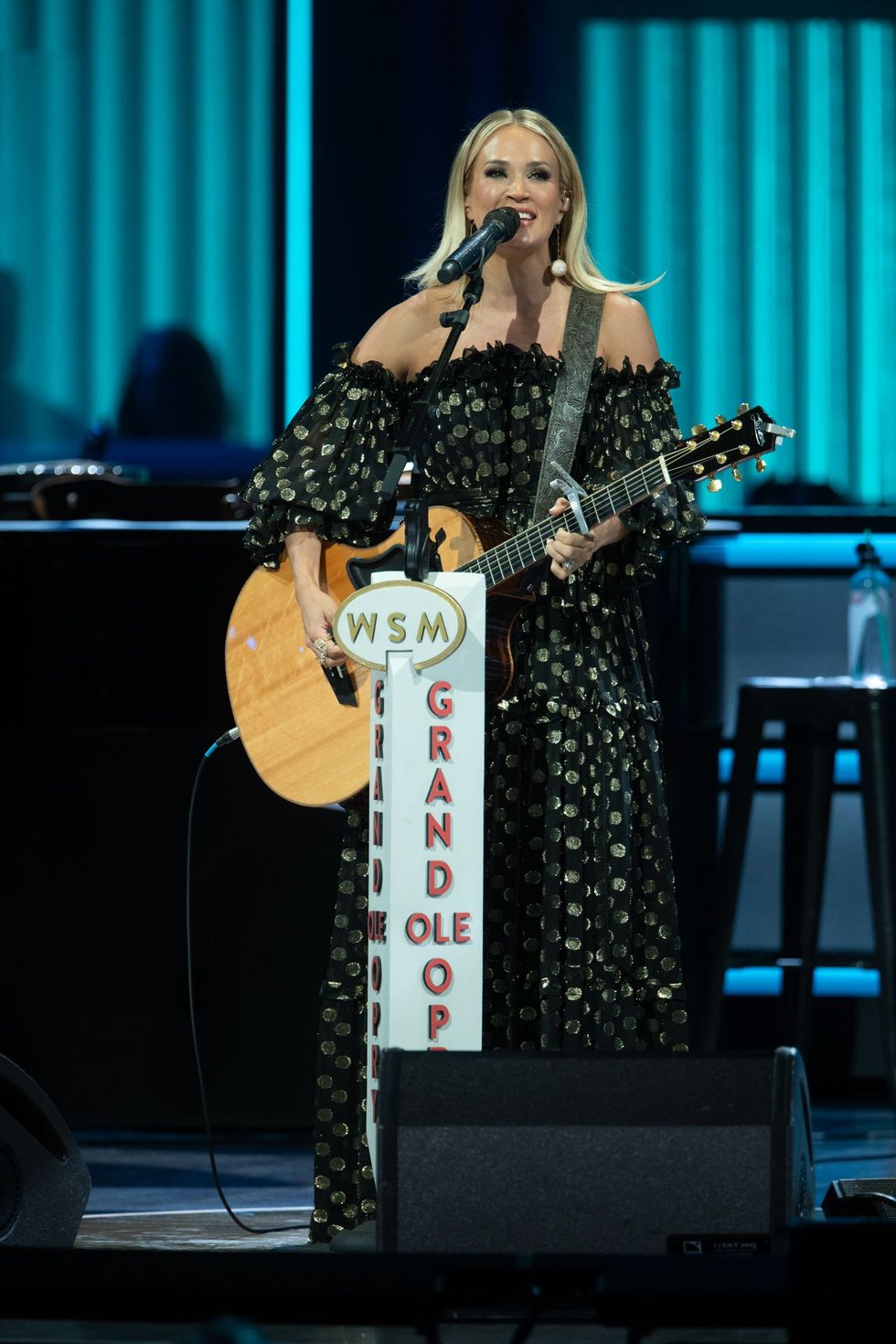 https://hips.hearstapps.com/hmg-prod/images/carrie-underwood-by-chris-hollo-8109-8-19-23-copy-64ef541541377.jpeg?crop=0.9993337774816788xw:1xh;center,top&resize=980:*