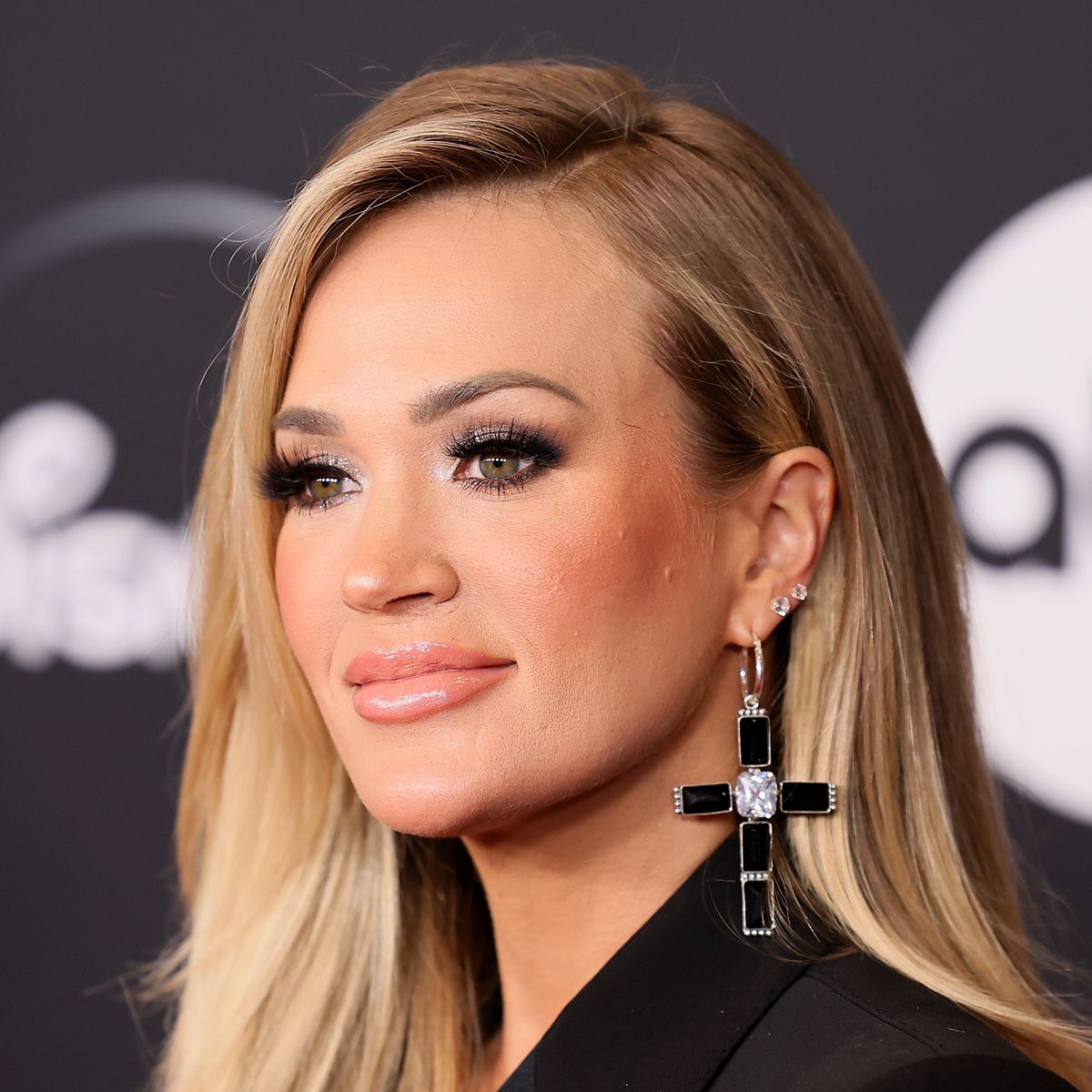 Carrie Underwood Receives CMA Nom For Entertainer Of The Year