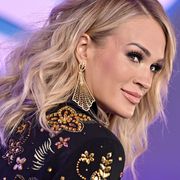 carrie underwood attends the 2022 peoples choice awards