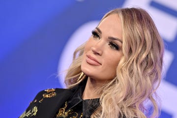 carrie underwood attends the 2022 peoples choice awards at barker hangar on december 06, 2022 in santa monica, california photo by axellebauer griffinfilmmagic