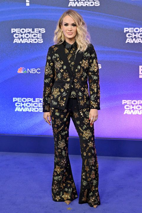 santa monica, california   december 06 carrie underwood attends the 2022 peoples choice awards at barker hangar on december 06, 2022 in santa monica, california photo by axellebauer griffinfilmmagic
