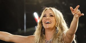 carrie underwood performance onstage
