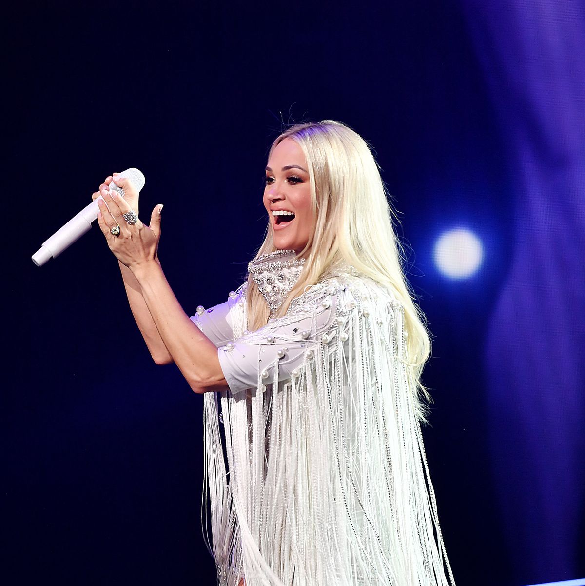 1200px x 1201px - Carrie Underwood Flaunts Legs, Butt In Her First Las Vegas Show