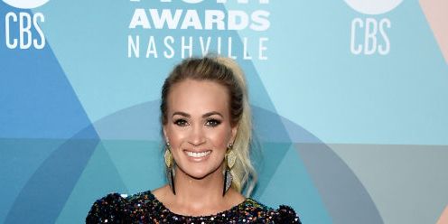 Carrie Underwood, 37, Shows Off Toned Legs At ACM Awards