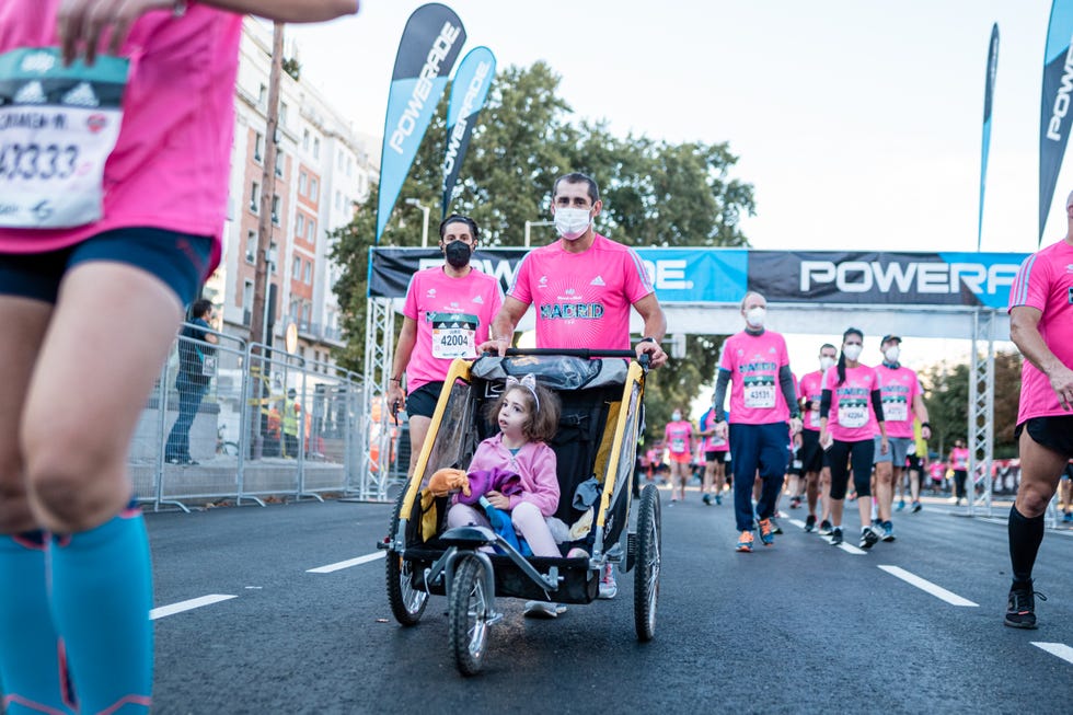 corredores en la carrera de 10k del edp rock 'n' roll maratón madrid 2021