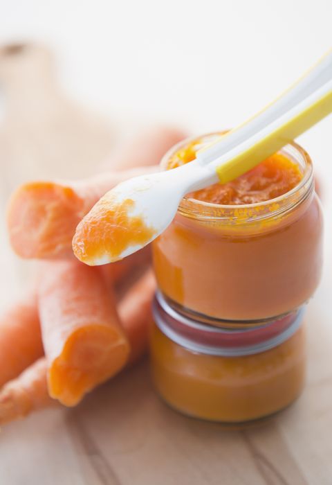 Carrot baby food and fresh carrots