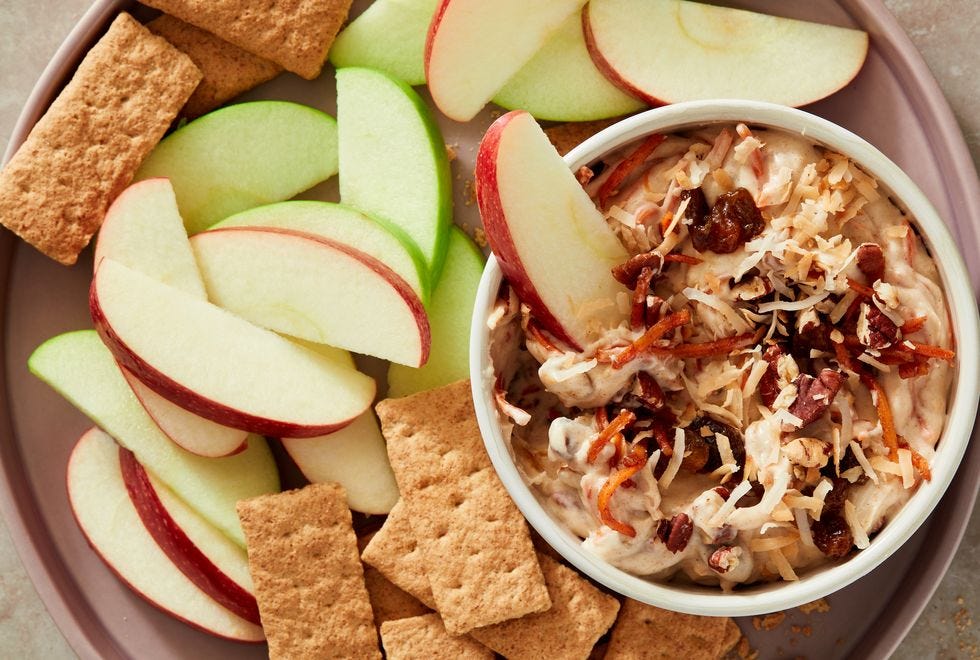 carrot cake dip with apples and graham crackers