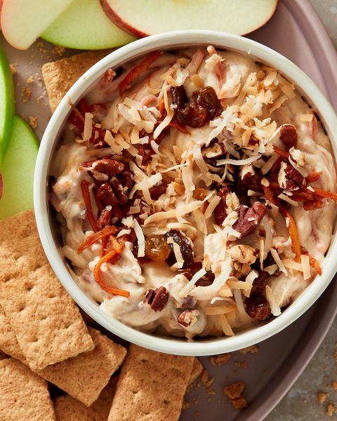 carrot cake dip with apples and graham crackers
