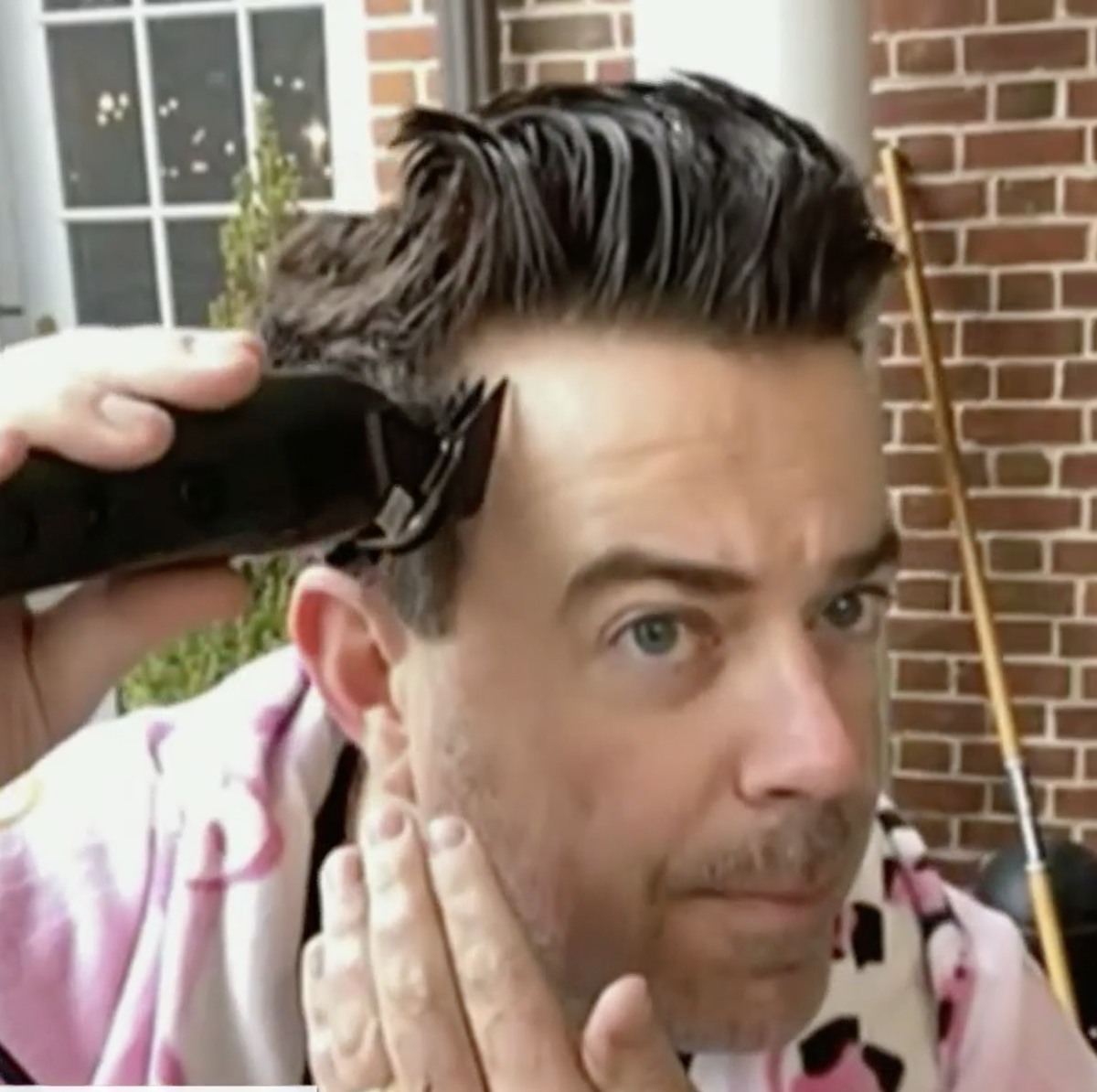 carson-daly-cuts-his-own-hair-today