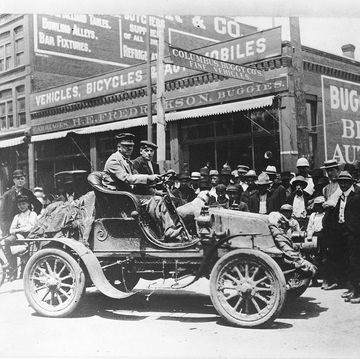 horatio nelson jackson at wheel and his driving partner sewall k crocker became the first men to drive an automobile across the united states