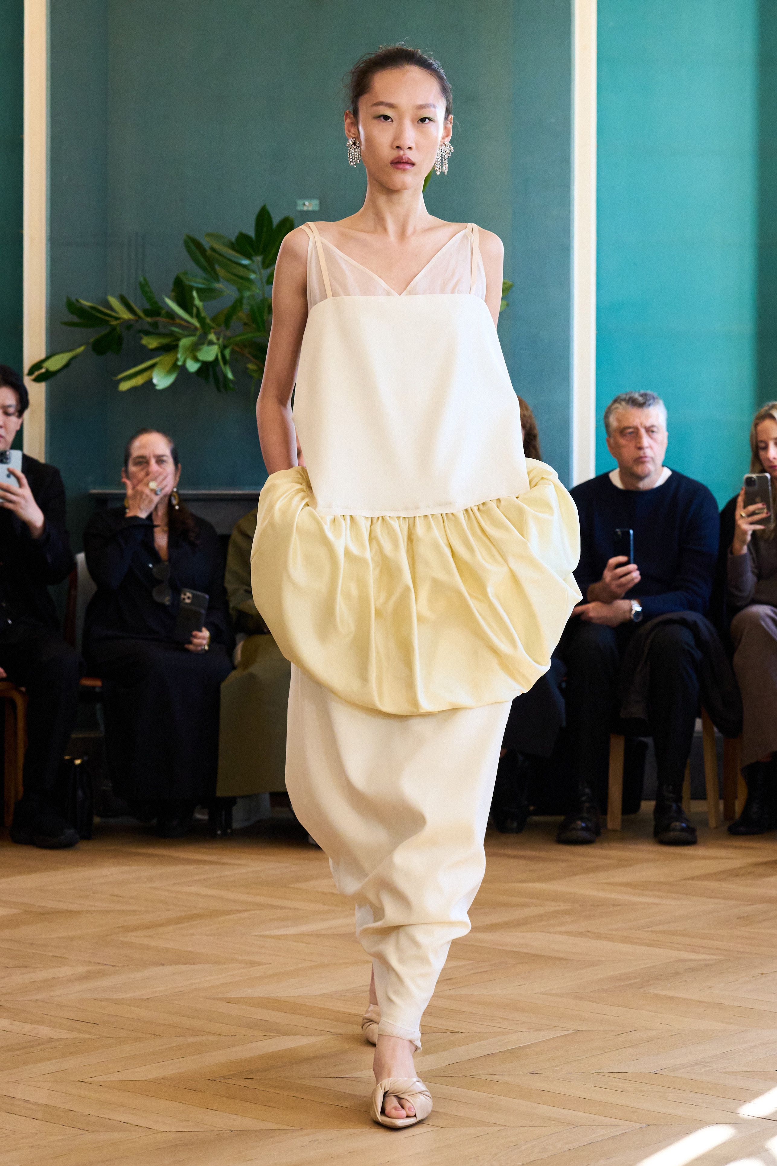 カルヴェン（CARVEN）」2025春夏コレクション | ファッション