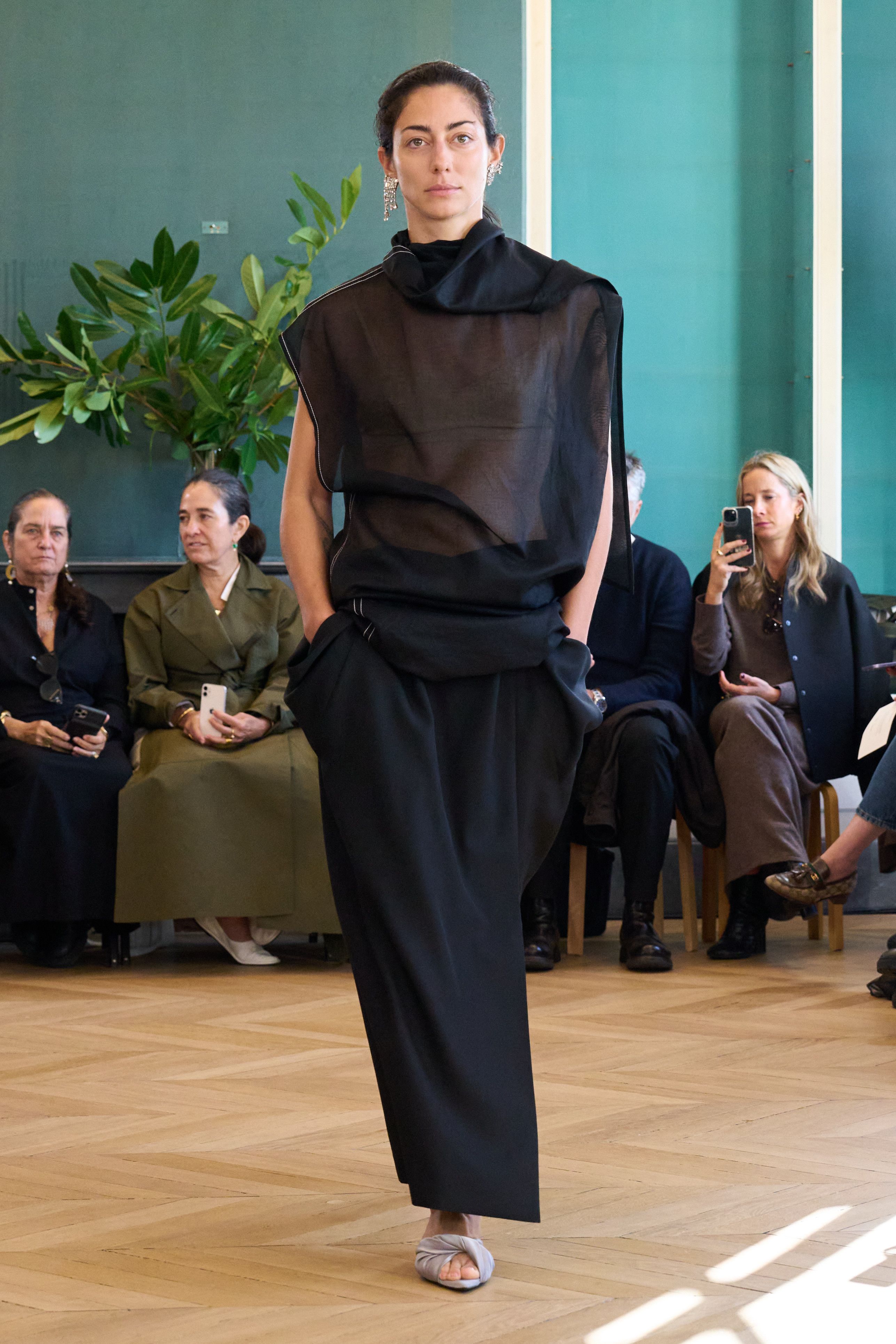 カルヴェン(CARVEN)」2025春夏コレクション | ファッション カルヴェン(CARVEN)」2025春夏コレクション | ファッション