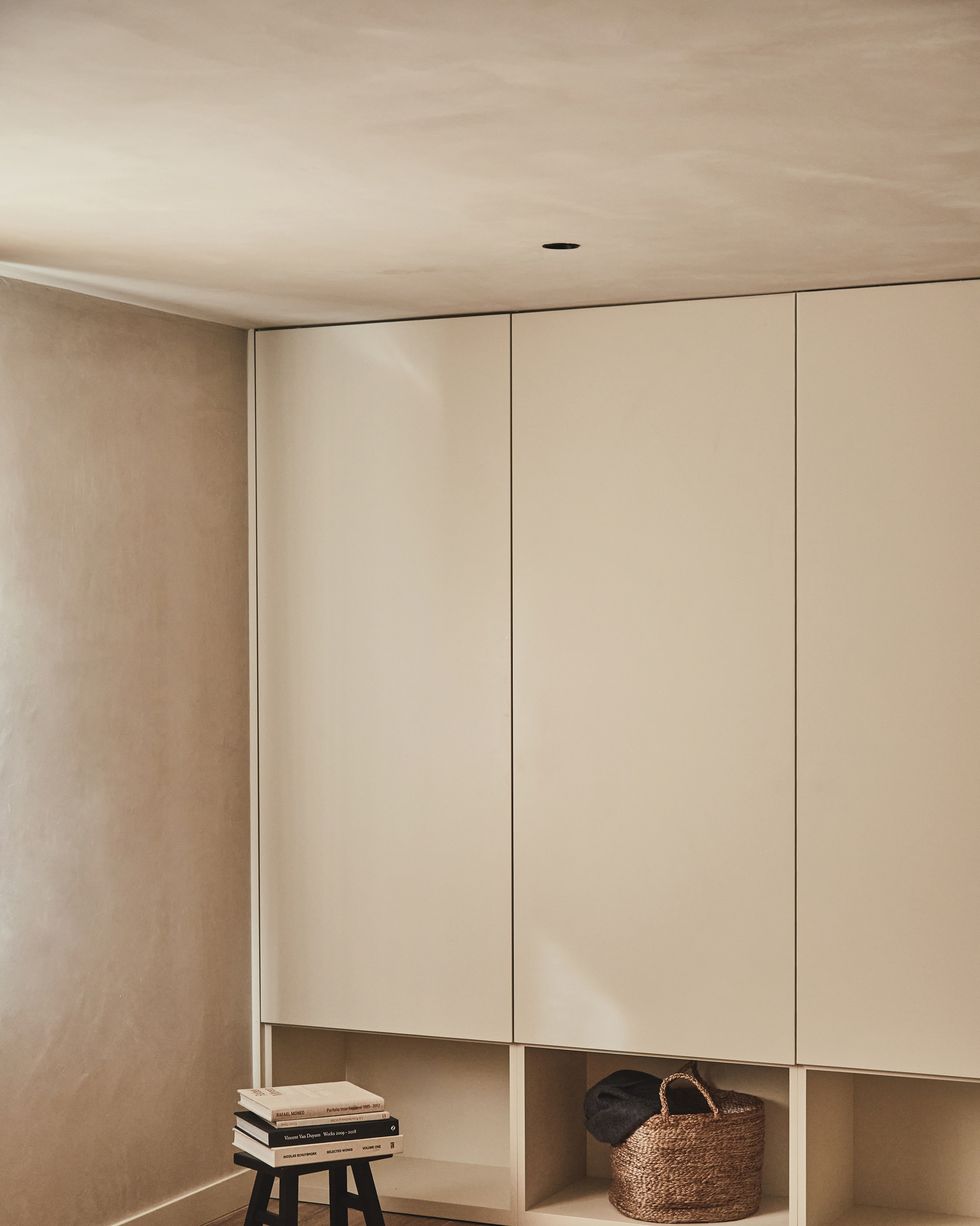 Salón de estilo minimalista en Valencia | Muebles Valencia ® Posición  Módulo alto a la Izquierda Acabado A Base Blanco - Ramis Acabado B Detalle