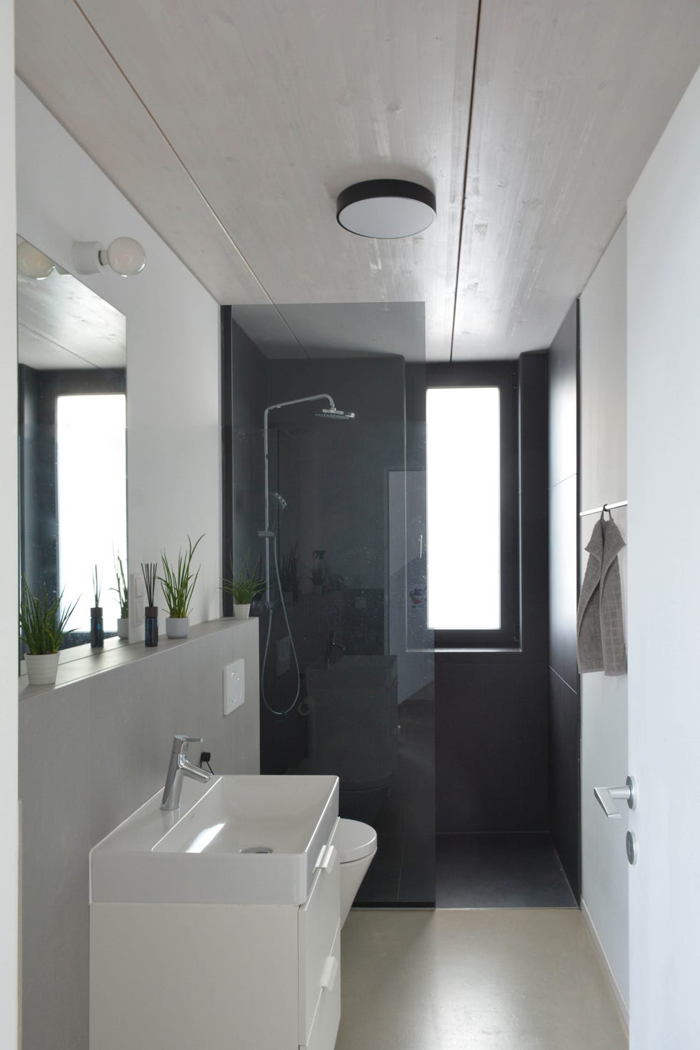 baño con ducha a ras de suelo