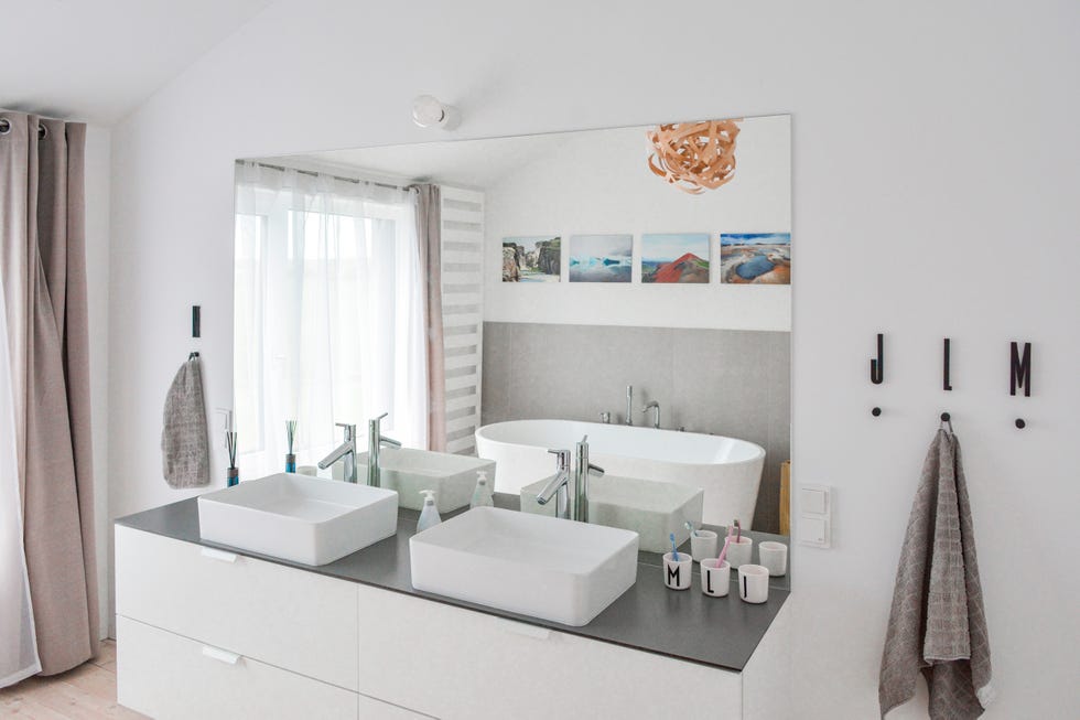 baño con bañera exenta