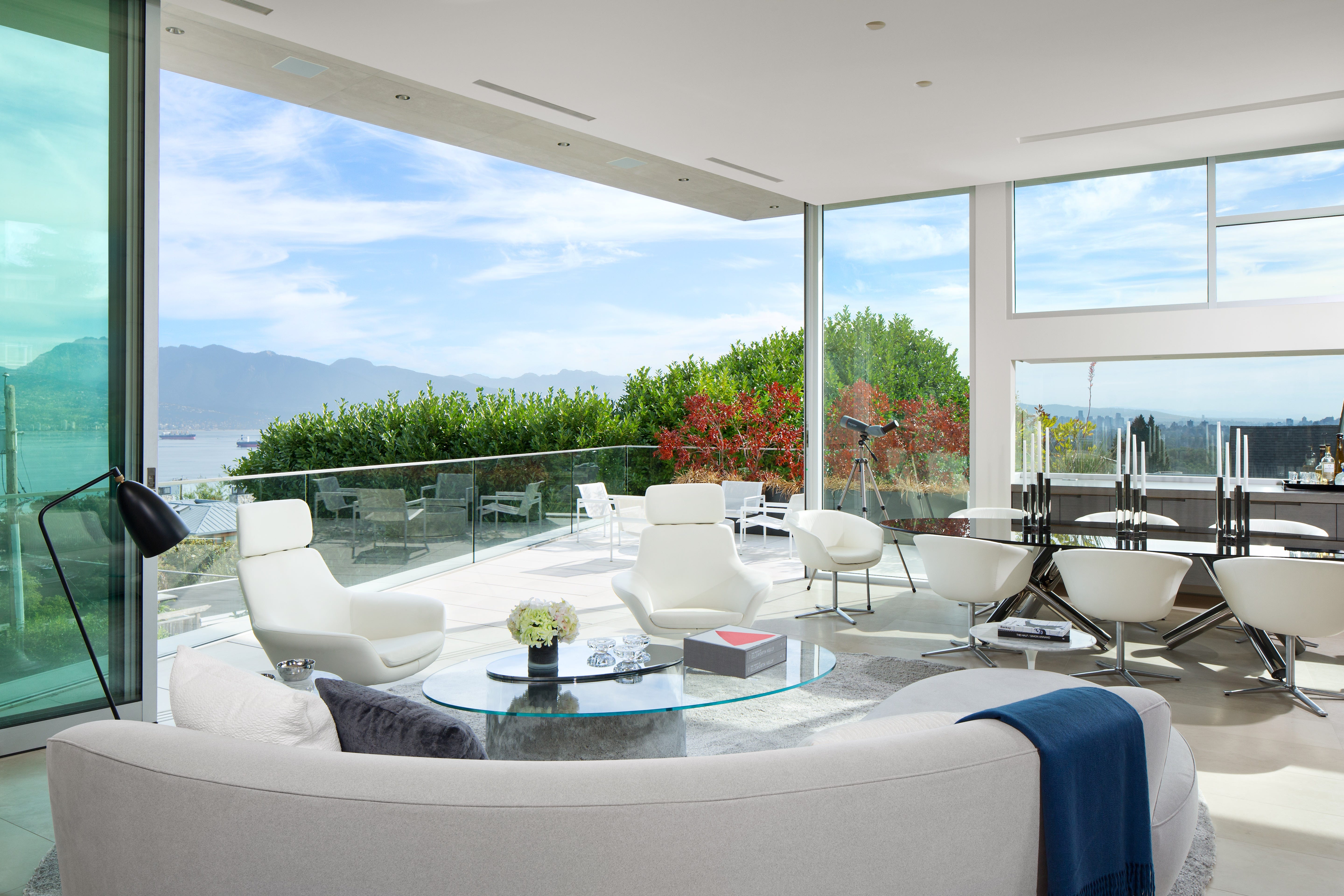 salón comedor moderno de verano