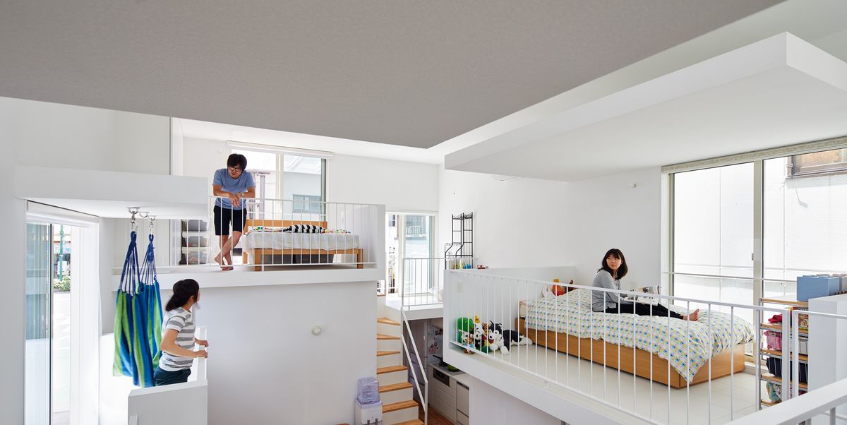 Los balcones en Tokio se construyen hacia dentro - Original estructura  interior de una casa en Tokio