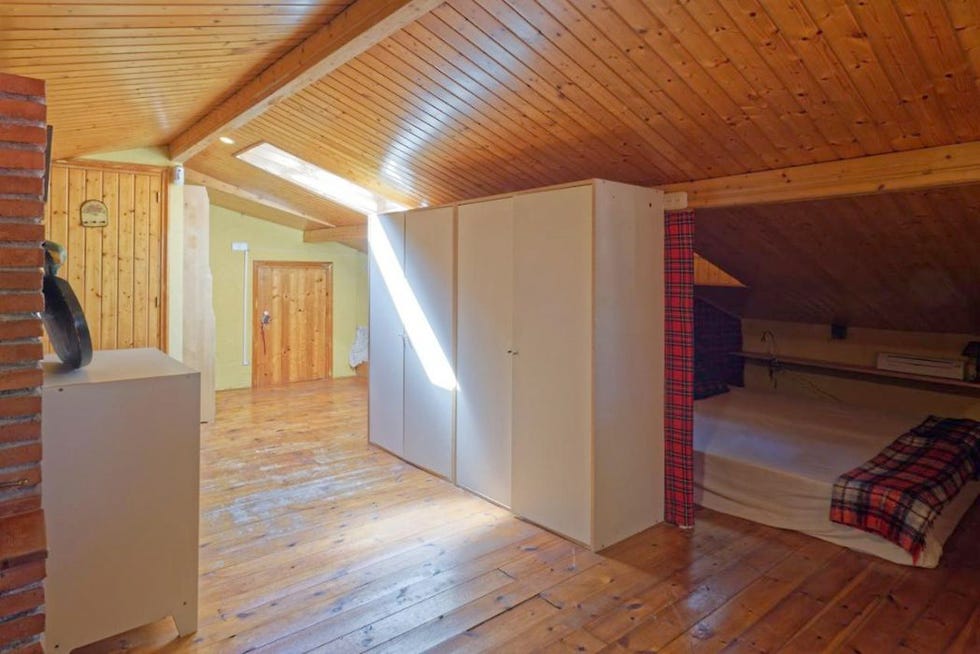 la casa del rodaje de la serie de netflix"el cuerpo en llamas" tiene siete dormitorios, salón y piscina