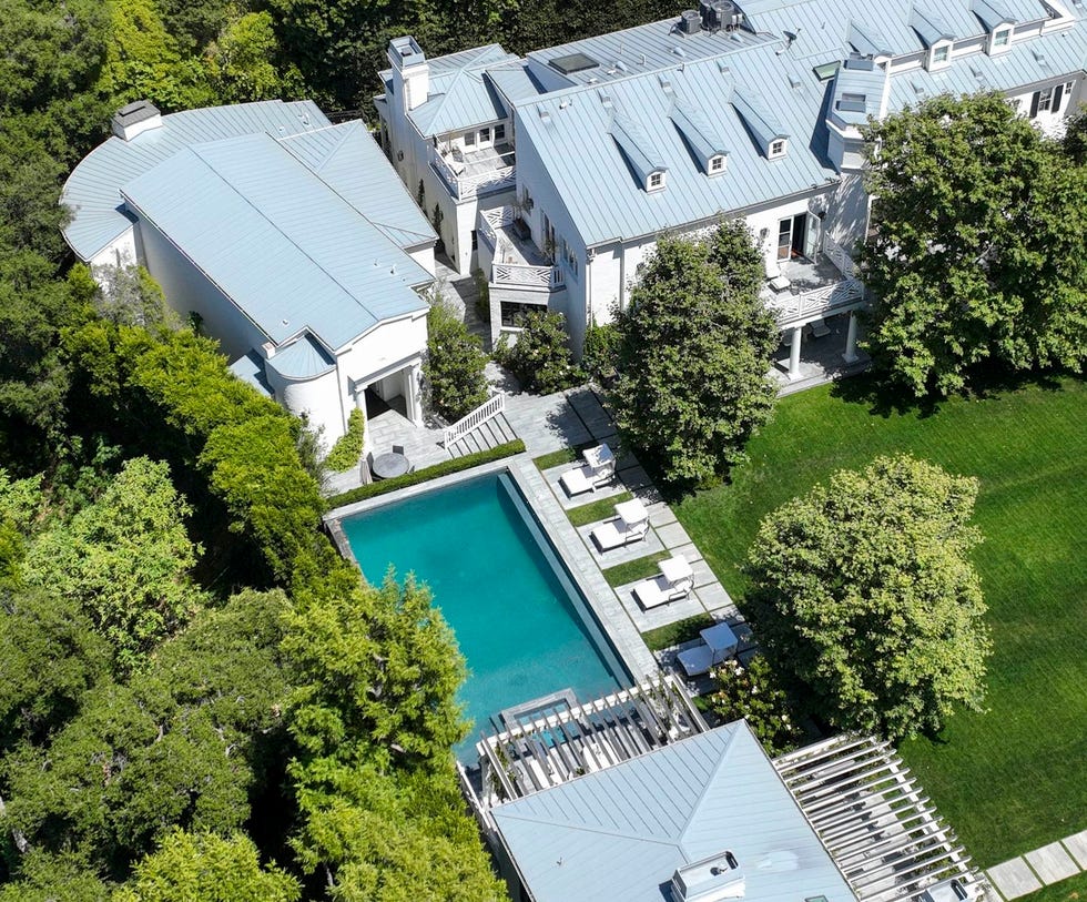 casa de ben affleck y jennifer lopez en los angeles, una mansión que perteneció al actor danny dvito