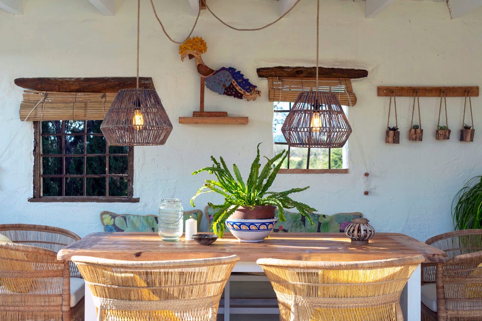 comedor exterior decorado con fibras