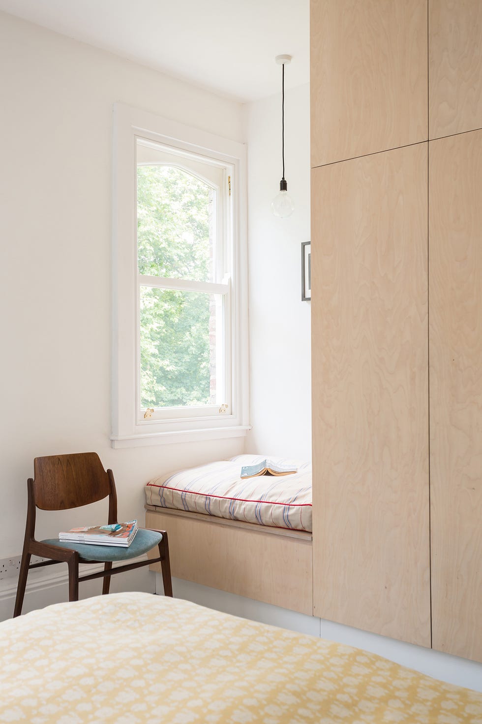 Casa de estilo victoriano reformada con bóvedas arquitectónicas