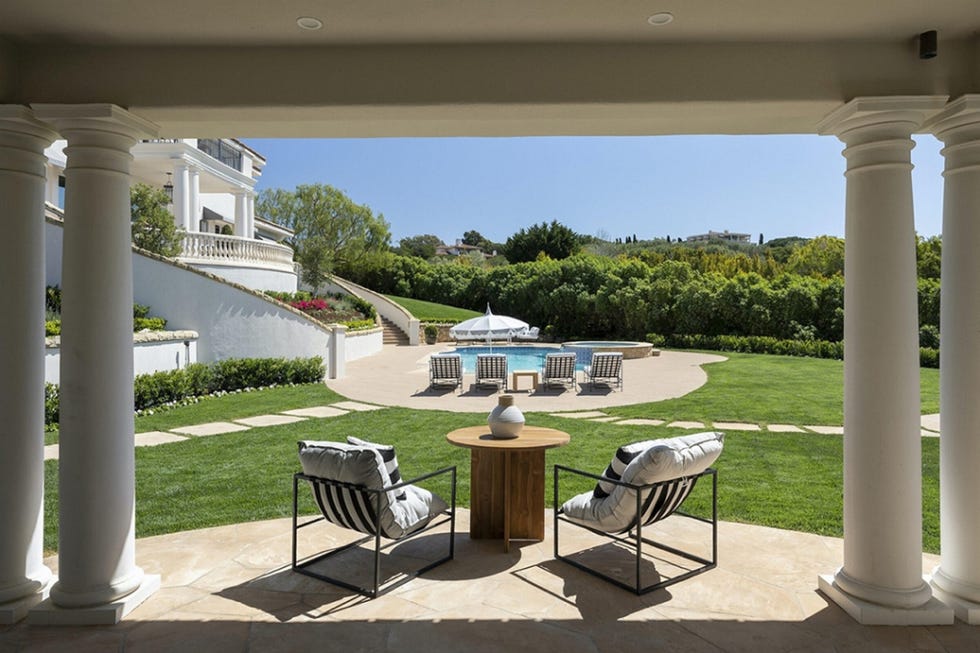 casa de cameron diaz, la mansión tiene piscina con cenador y cabaña para invitados