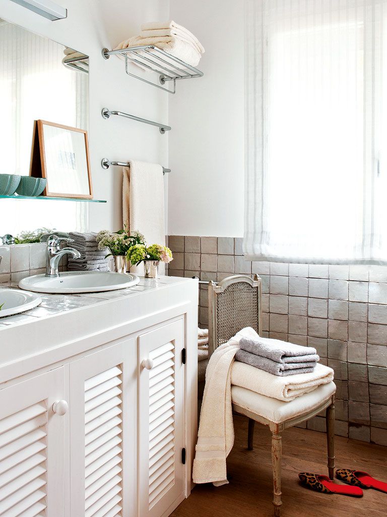Cuartos de baño modernos con plato de ducha que son pura inspiración