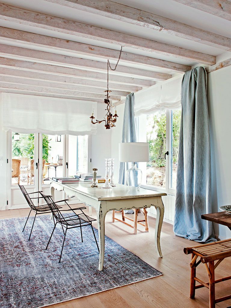 una casa de campo en cantabria con una decoración provenzal, fresca y chic