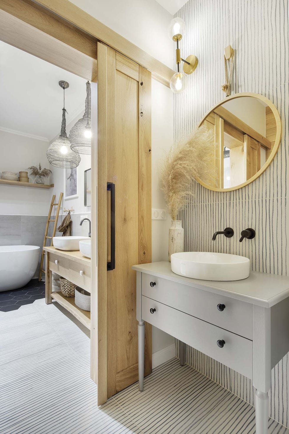 una casa de campo estilo nórdico baño doble