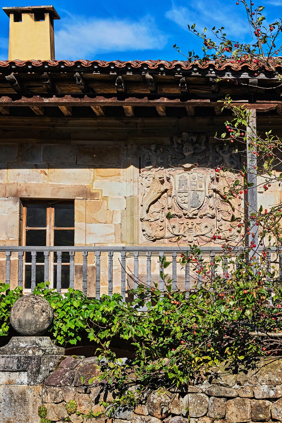 UNA PRECIOSA CASONA CÁNTABRA REFORMADA ES AHORA LA CASA-TALLER DE UNA PAREJA DE ARTISTAS