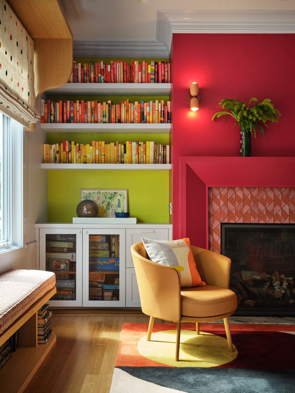 una casa centenaria reformada a todo color con muebles de diseño