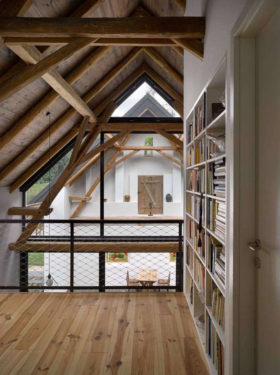 casa sostenible de diseño que era un antiguo molino, en república checa