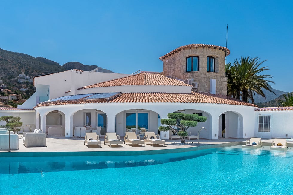 casa con piscina frente al peñón de ifach de airbnb