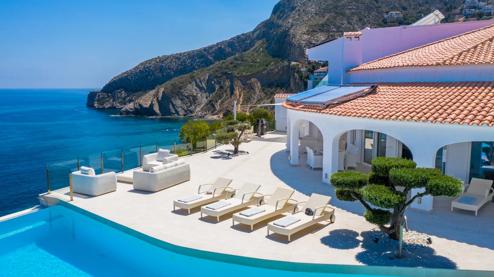 casa con piscina frente al peñón de ifach de airbnb