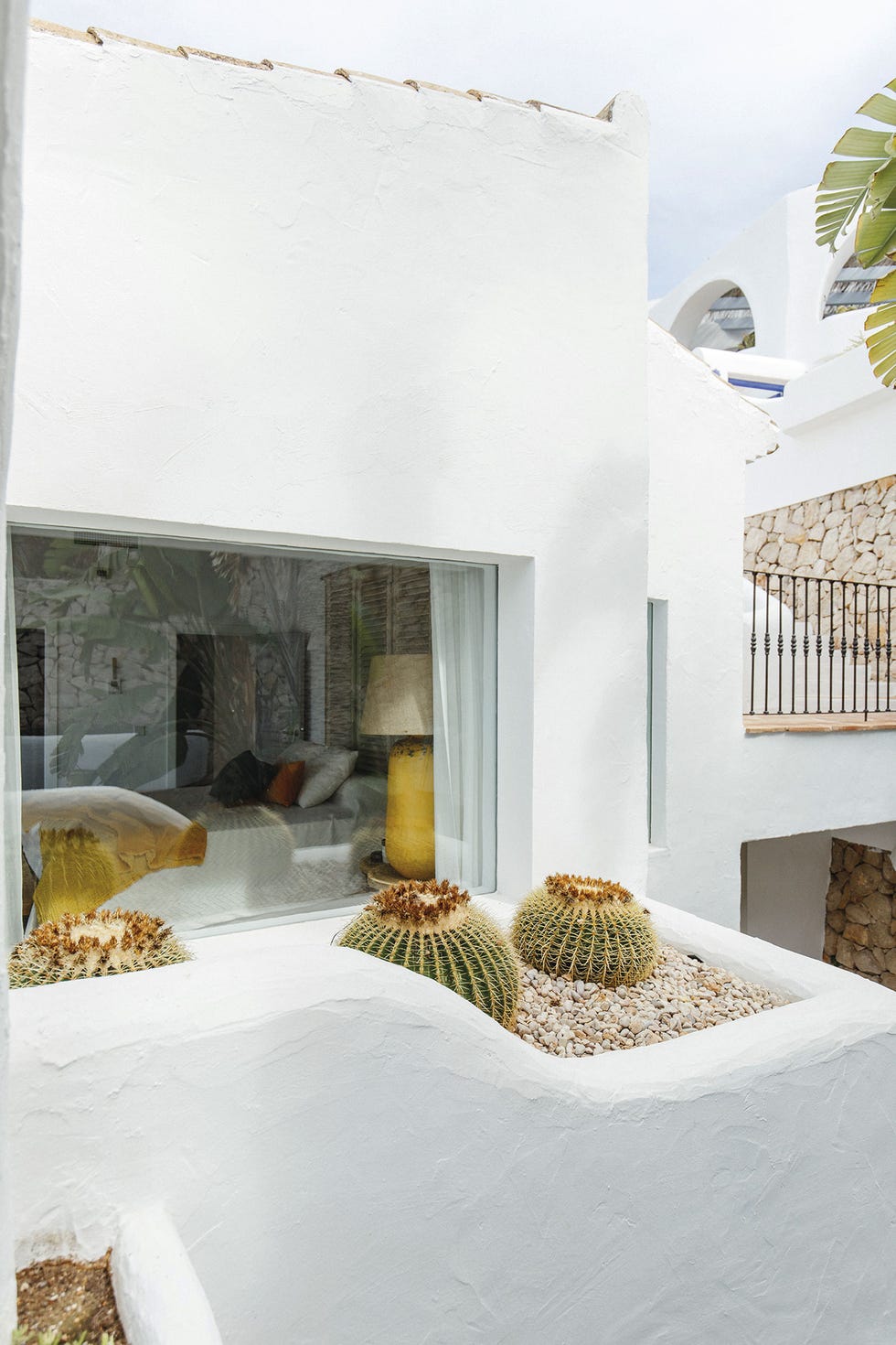 casa en la costa exterior con cactus