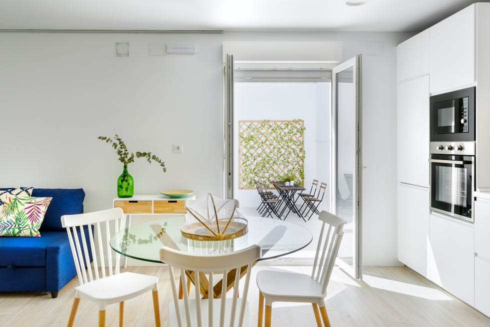 cocina con office abierta al patio