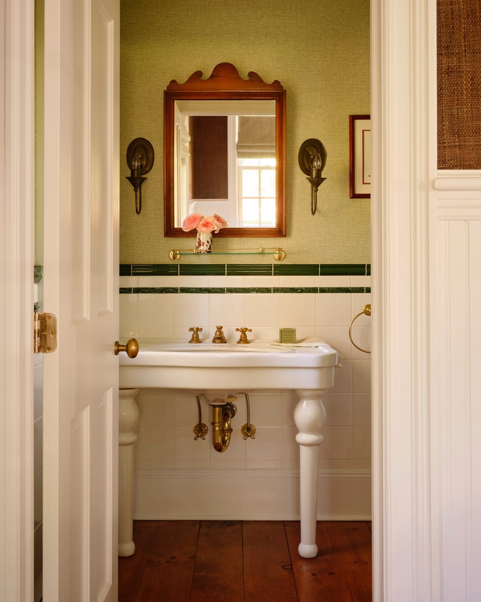 baño vintage con lavabo de pedestal
