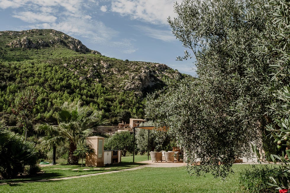 casa de campo con jardín