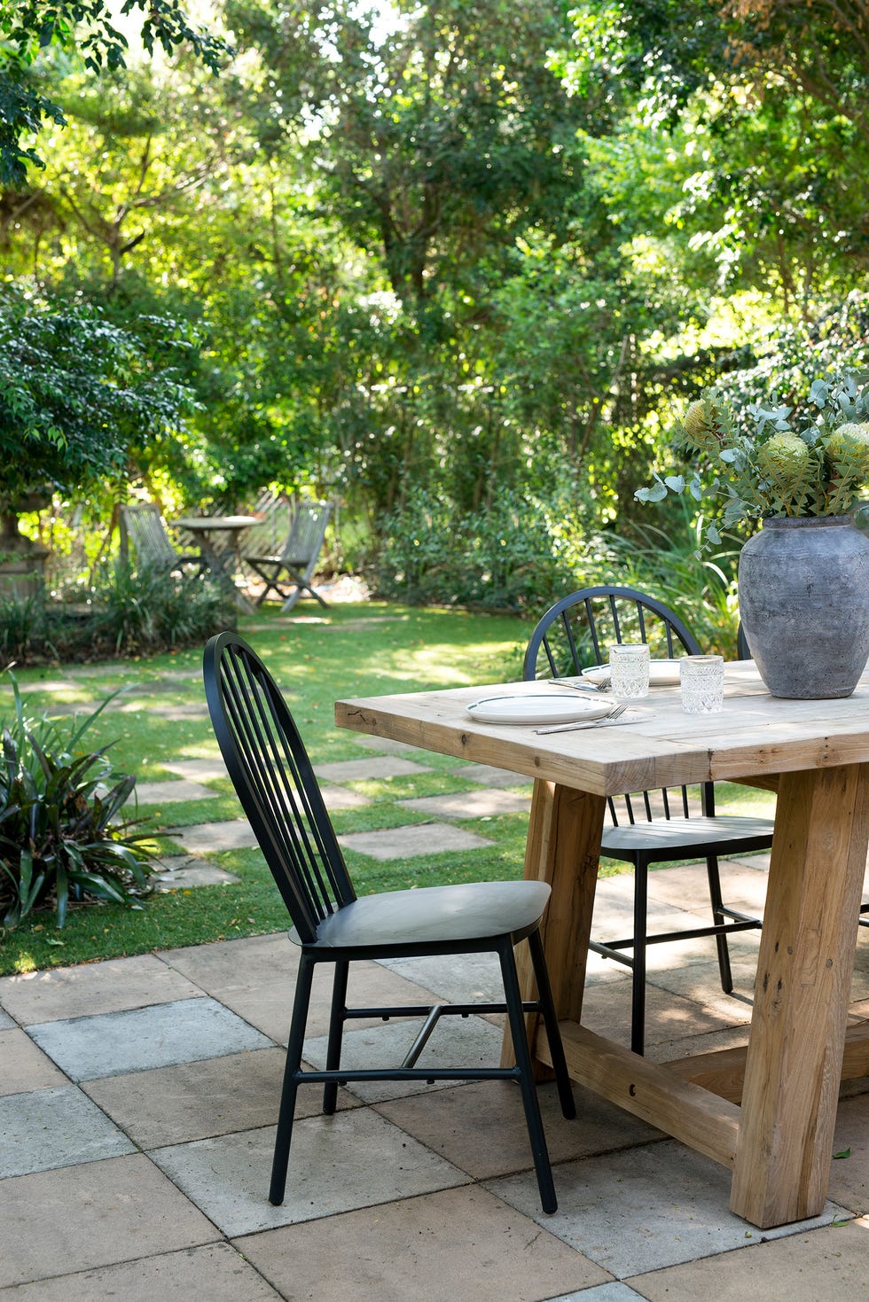 comedor en el jardín