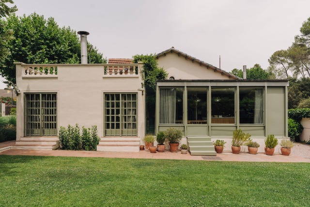 casa de campo con jardín