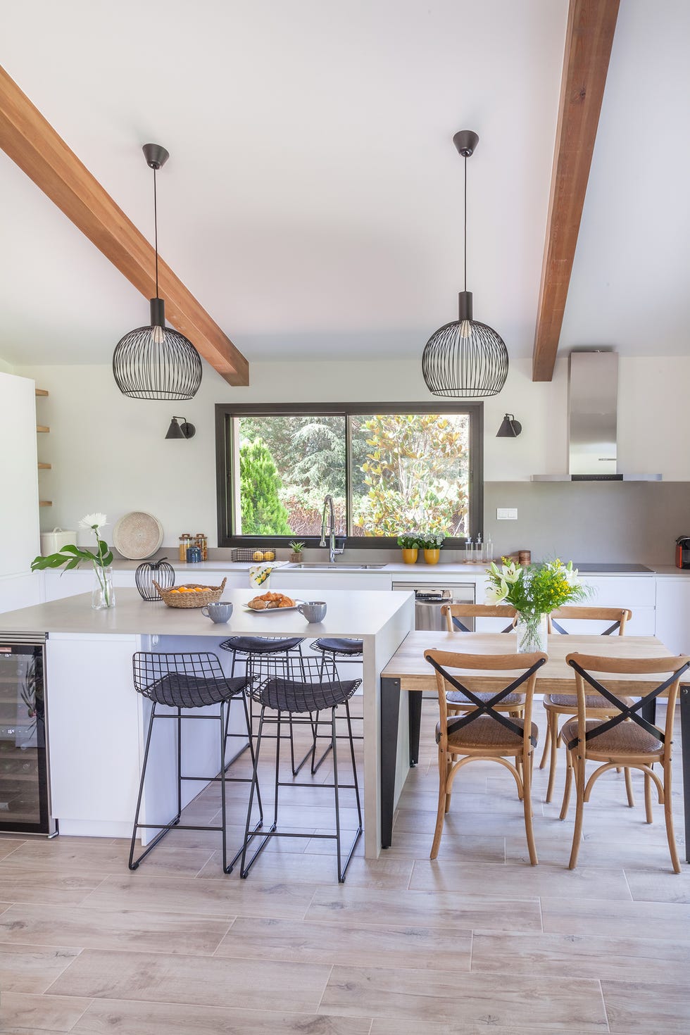 cocina abierta con isla y office