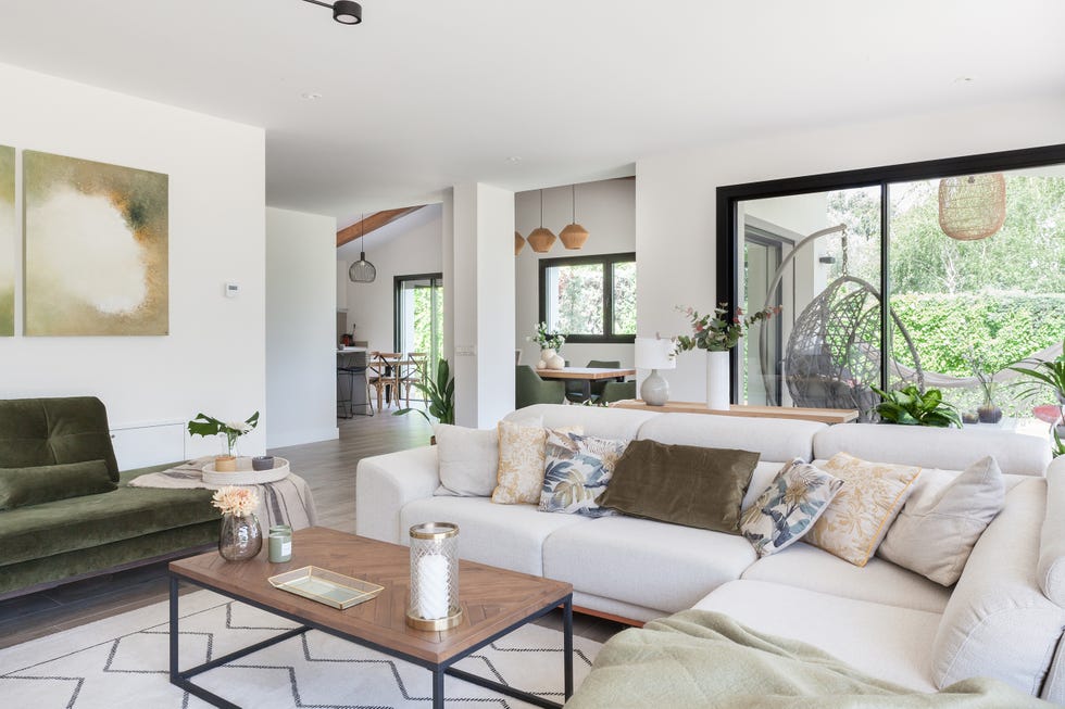 salón abierto con muebles modernos