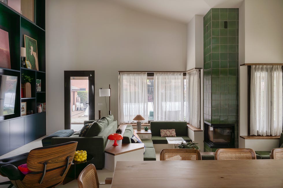 salón comedor con chimenea