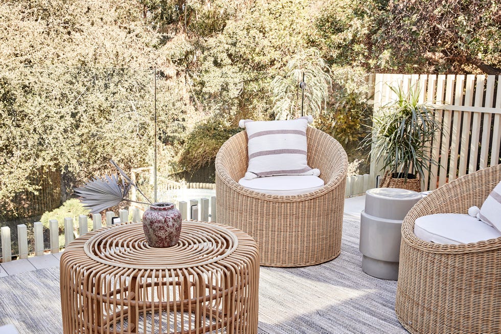 terraza con muebles de fibras