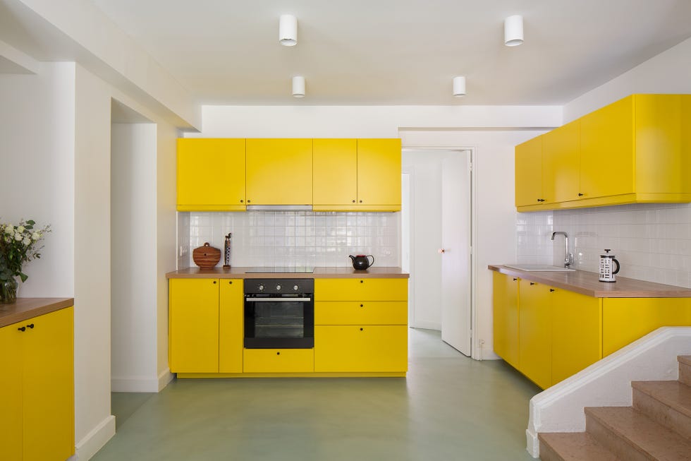 Cocina decorada en color amarillo