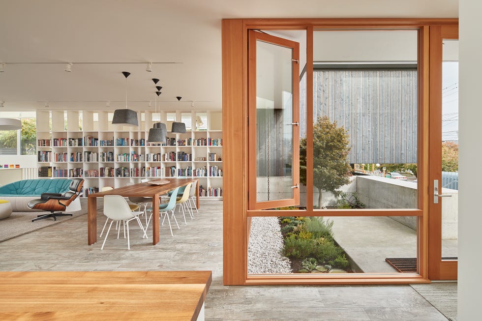 salón de diseño contemporáneo abierto al patio