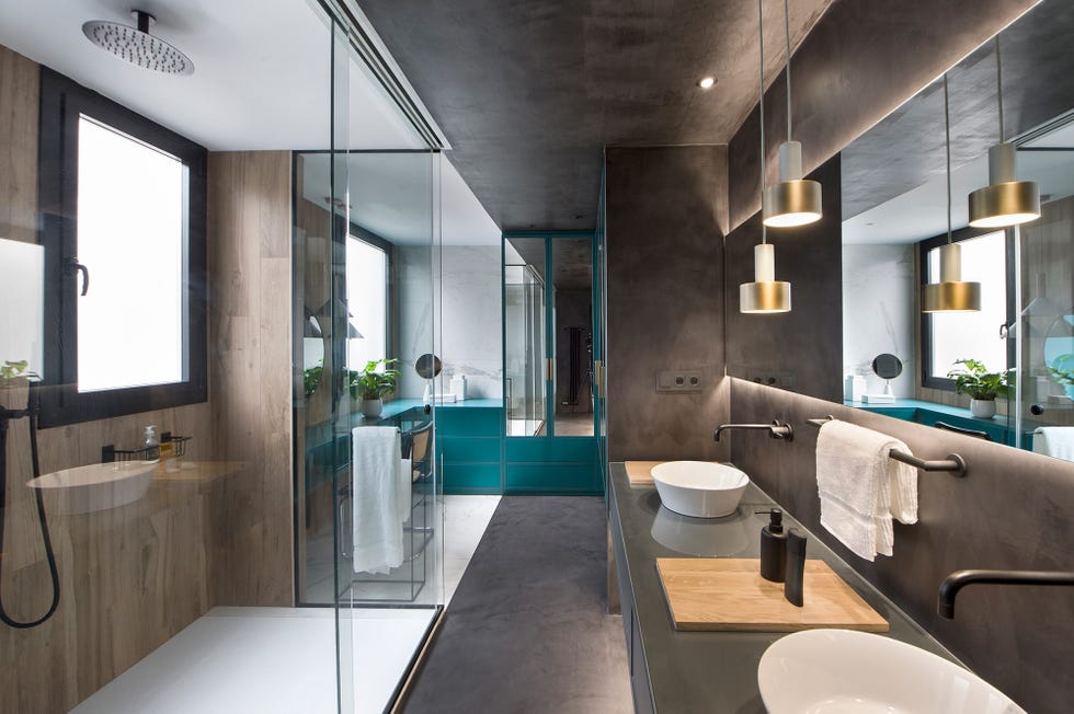 baño de diseño contemporáneo con ducha de obra y tocador al fondo