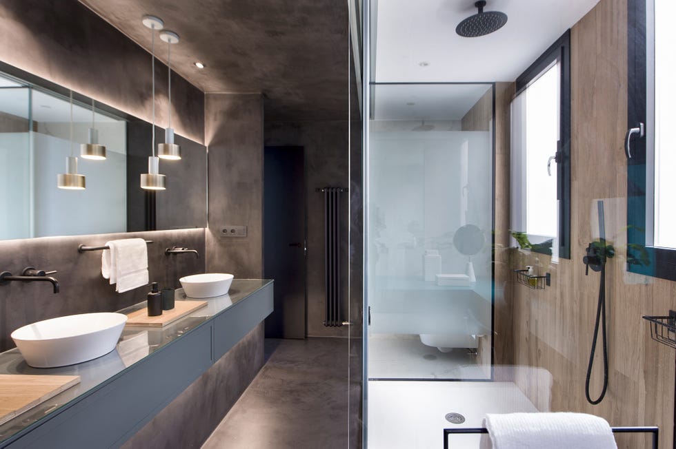 baño de diseño contemporáneo con ducha de obra y tocador al fondo