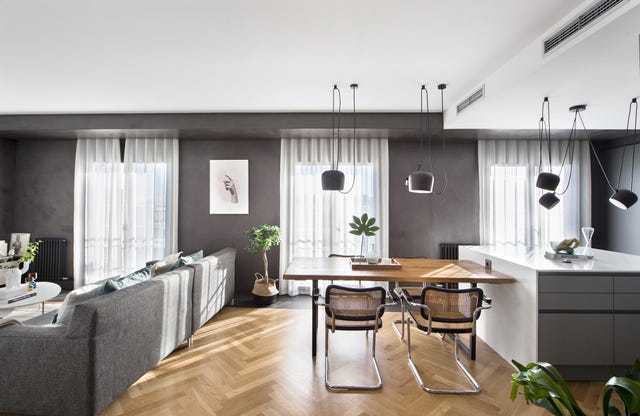 espacio con cocina y salón decorado en tonos grises