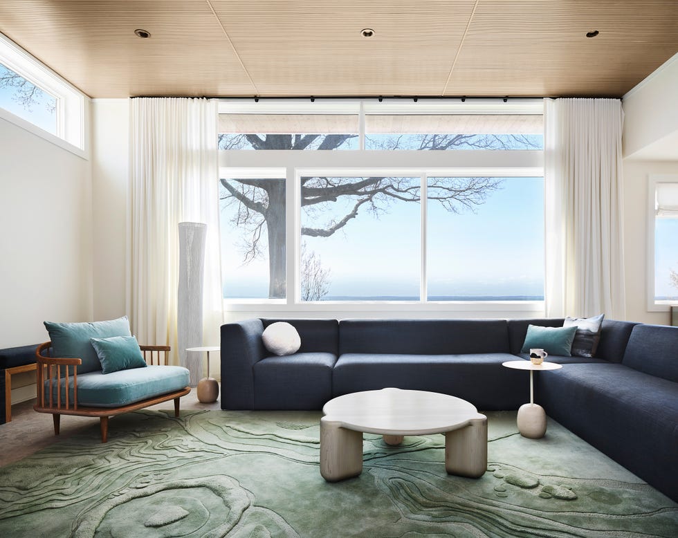 salón de diseño contemporáneo con sofá esquinero azul